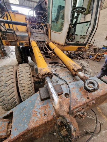 LIEBHERR 914 (HYDRAULIC CYLINDERS) LIEBHERR 914 (HYDRAULIC CYLINDERS) - Image 5