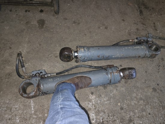 LIEBHERR 914 (HYDRAULIC CYLINDERS) LIEBHERR 914 (HYDRAULIC CYLINDERS) - Image 9
