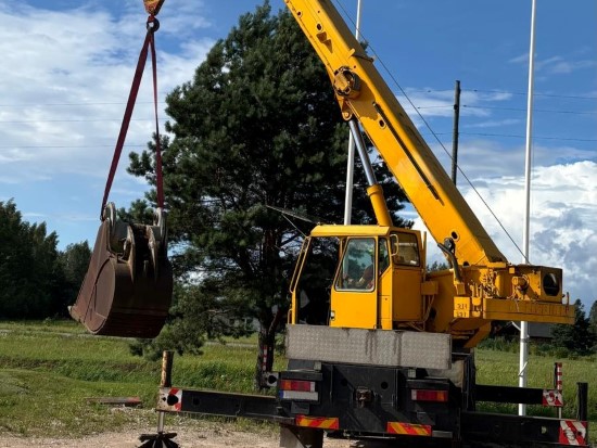 LIEBHERR (GODET: LARGEUR 150 CM POUR MACHINES 80-120 TN) LIEBHERR (GODET: LARGEUR 150 CM POUR MACHINES 80-120 TN) – Image 6