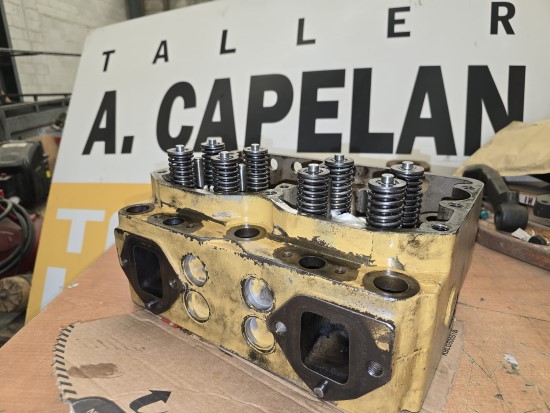 KOMATSU D65 (HEAD CYLINDER) KOMATSU D65 (HEAD CYLINDER)