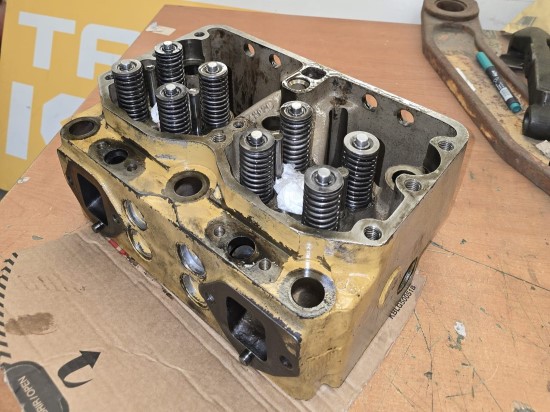 KOMATSU D65 (HEAD CYLINDER) KOMATSU D65 (HEAD CYLINDER) - Image 2