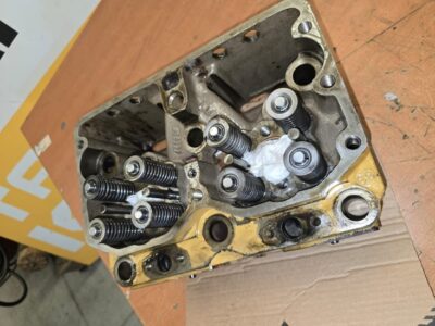 KOMATSU D65 (HEAD CYLINDER) KOMATSU D65 (HEAD CYLINDER)