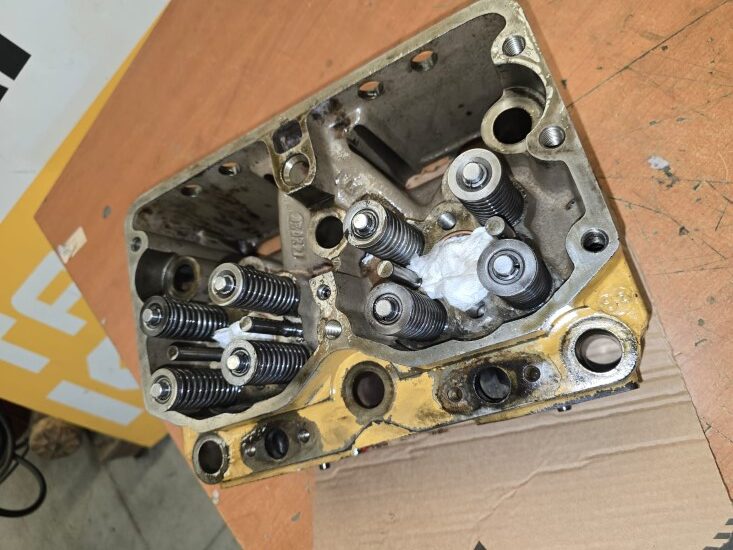 KOMATSU D65 (HEAD CYLINDER) KOMATSU D65 (HEAD CYLINDER) - Image 3