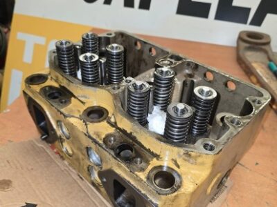 KOMATSU D65 (HEAD CYLINDER) KOMATSU D65 (HEAD CYLINDER)