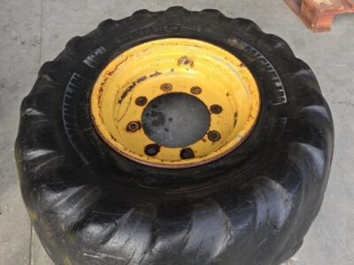 CATERPILLAR 432D, 438C (RUEDAS / NEUMÁTICOS / DISCOS)