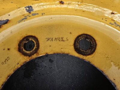 CATERPILLAR 432D, 438C (ROUES / PNEUS / JANTES) CATERPILLAR 432D, 438C (ROUES / PNEUS / JANTES)