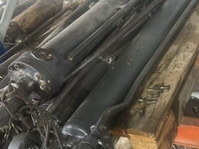 VOLVO BML70 (CILINDROS HIDRÁULICOS / BOTELLAS HIDRÁULICAS)