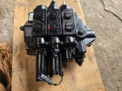 JCB 1CX, 2CX, 3CX, 4CX, 3D (DISTRIBUTEUR) JCB 1CX, 2CX, 3CX, 4CX, 3D (DISTRIBUTEUR)