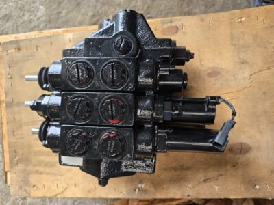 JCB 1CX, 2CX, 3CX, 4CX, 3D (DISTRIBUTEUR) JCB 1CX, 2CX, 3CX, 4CX, 3D (DISTRIBUTEUR)