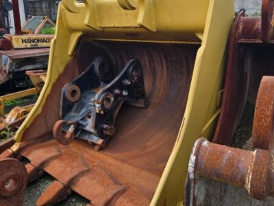 CATERPILLAR 330 (GODET: LARGEUR 170 CM)