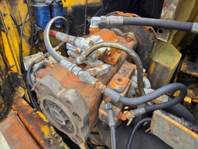 NEW HOLLAND E215B (BOMBA HIDRÁULICA)