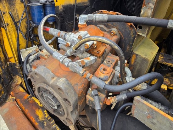 NEW HOLLAND E215B (HYDRAULIC PUMP) NEW HOLLAND E215B (HYDRAULIC PUMP)