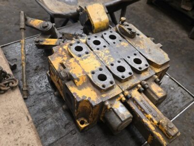 COMMERCIAL 6A03-3 (DISTRIBUTEUR HYDRAULIQUE) COMMERCIAL 6A03-3 (DISTRIBUTEUR HYDRAULIQUE)