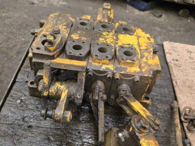 COMMERCIAL 6A03-3 (DISTRIBUTEUR HYDRAULIQUE) COMMERCIAL 6A03-3 (DISTRIBUTEUR HYDRAULIQUE)
