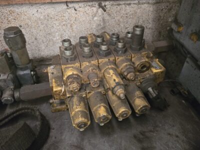 CATERPILLAR 432D, 442D (DISTRIBUIDOR)