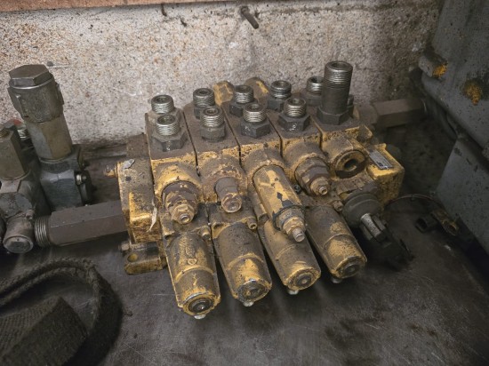 CATERPILLAR 432D, 442D (DISTRIBUIDOR) CATERPILLAR 432D, 442D (DISTRIBUIDOR)